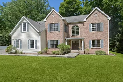 140 S Bedford Rd, New Castle, NY 10514