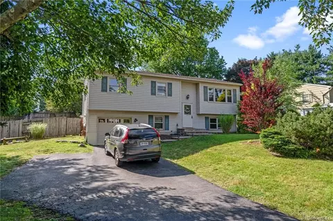 71 Oxford Ln, Harriman, NY 10926