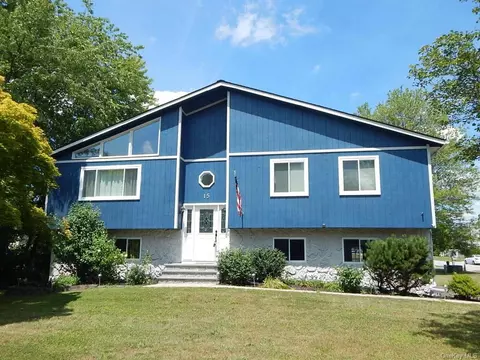 15 Placid Ave, Wallkill, NY 10941