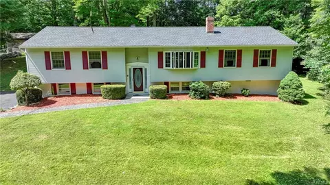 687 Orrs Mills Rd, New Windsor, NY 12553