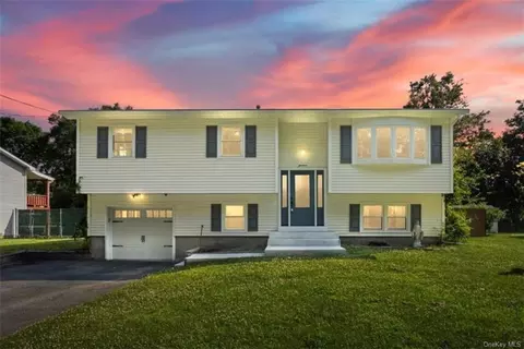 13 Robin Rd, Poughkeepsie, NY 12601