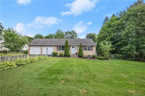 45 South Dr, Southeast, NY 10509