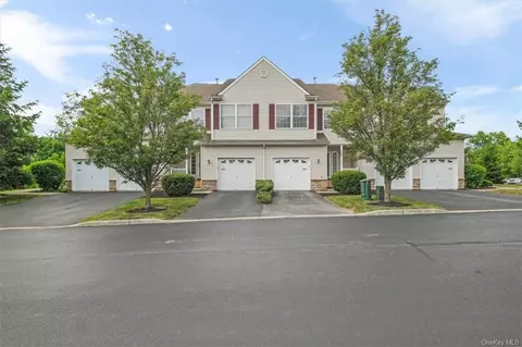 4905 Ridgecrest Dr, Fishkill, NY 12590