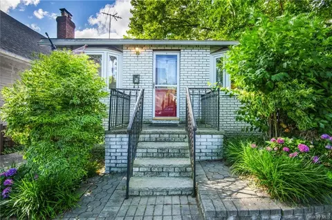 5 Acorn Pl #5, Bronx, NY 10465