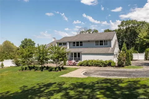 14 Phaetons Dr, Melville, NY 11747