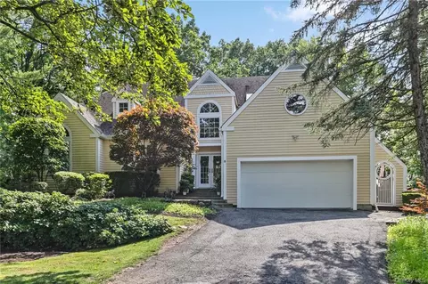 8 Lewiston Ct, Briarcliff Manor, NY 10510