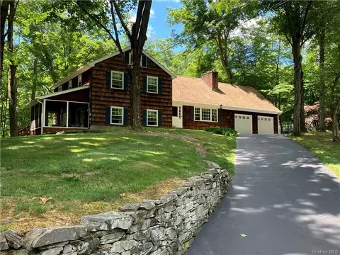 3 Maple Ln, Hyde Park, NY 12538