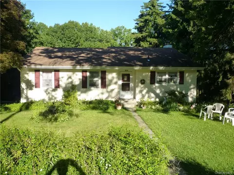 38 Panorama Dr, Southeast, NY 10509