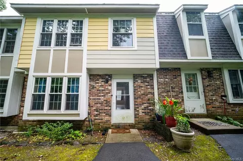 98 Sunny Brook Cir, Lloyd, NY 12528