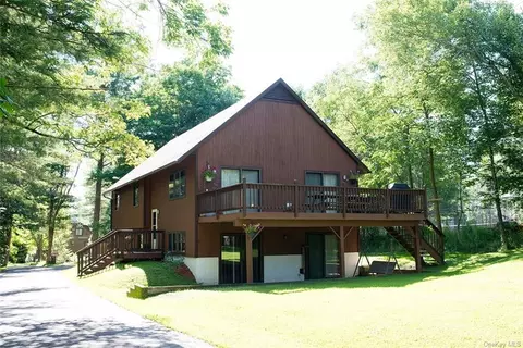 515 Sackett Lake Rd, Thompson, NY 12701