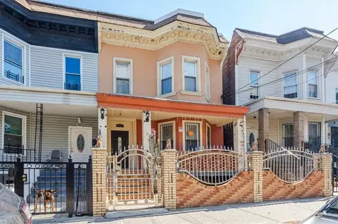 677 E 224th St, New York, NY 10466