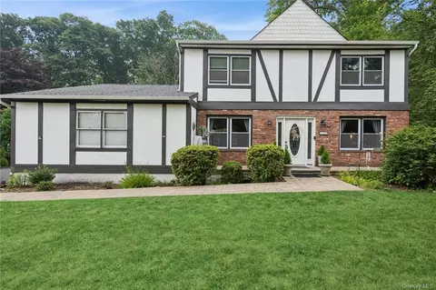 29 April Ln, Clarkstown, NY 10954