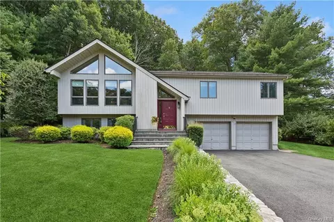 212 Briarwood Dr, Somers, NY 10589