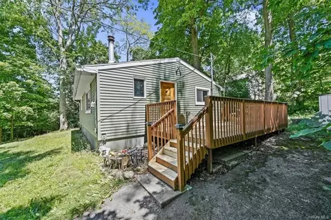 31 Hillcrest Trl, Monroe, NY 10950