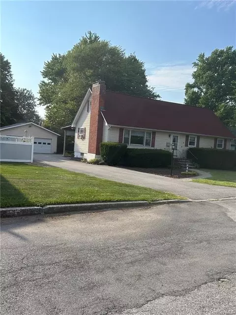 5 Goring Pl, Wappinger, NY 12590