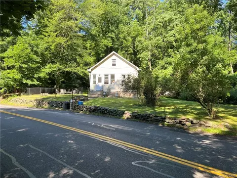 400 Phillips Hill Rd, Clarkstown, NY 10956