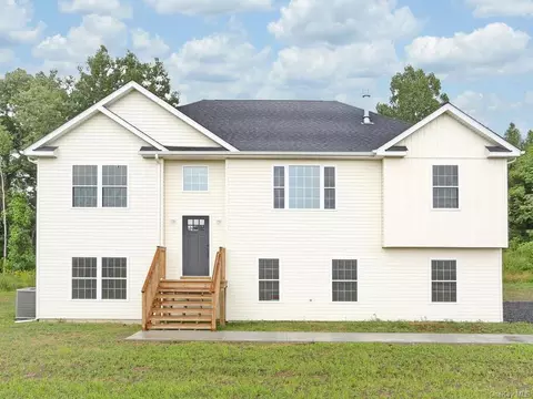 10 Emily Dr, Wallkill, NY 12589