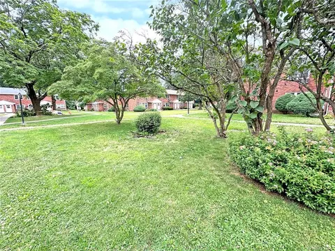 2710 South Rd #F4, Poughkeepsie, NY 12601