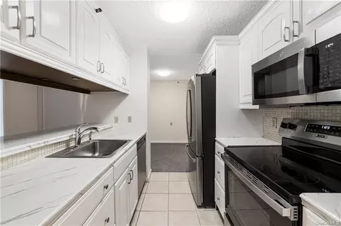 25 Rockledge Ave #401, White Plains, NY 10601