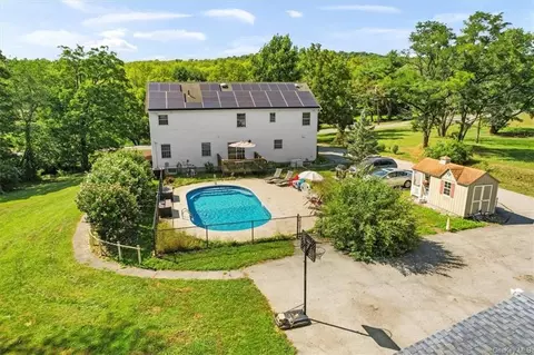 1136 County Route 12, Wawayanda, NY 10958