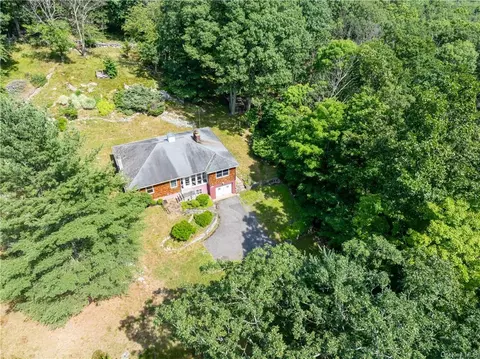 106 Warren St, Somers, NY 10589