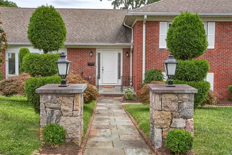 28 Macri Ave, Harrison, NY 10604