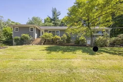 2 Hidden Valley Dr, Ramapo, NY 10901