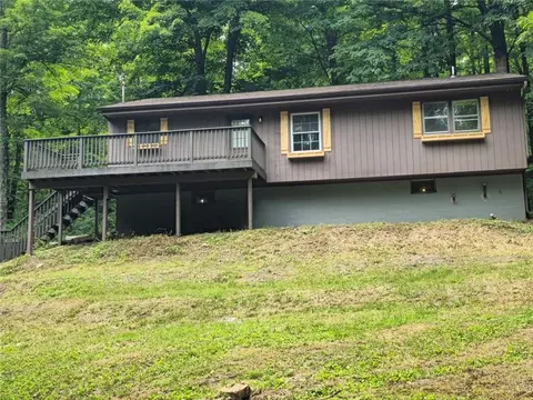 17 Steam Hollow Rd, Greenfield Park, NY 12435