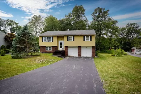 10 Kimball Dr, La Grange, NY 12603