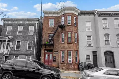27 Clark St, Newburgh, NY 12550