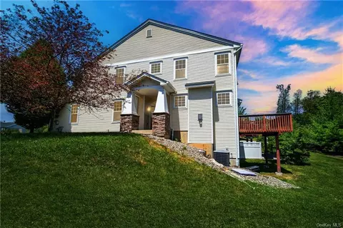 20 Arden Ct, Wallkill, NY 10940