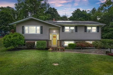 852 S Plank Rd, Wawayanda, NY 10973