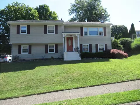 69 Southern Ln, Warwick, NY 10990