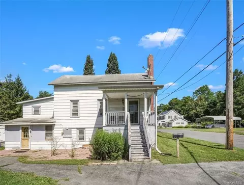 21 Maple Ave, Lloyd, NY 12528