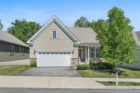9 Sage Ct, Wallkill, NY 10940