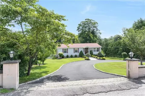 14 Center Rd, Mahopac, NY 10541