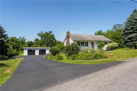 21 Silver Stream Rd, New Windsor, NY 12553