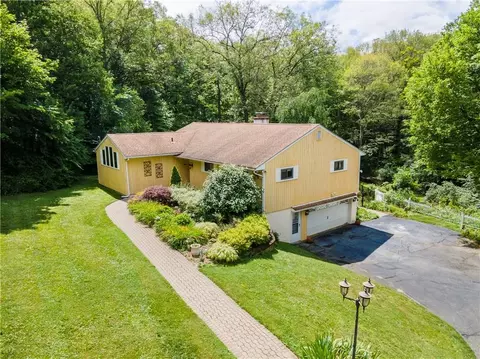 16 Birch Hill Dr, La Grange, NY 12603