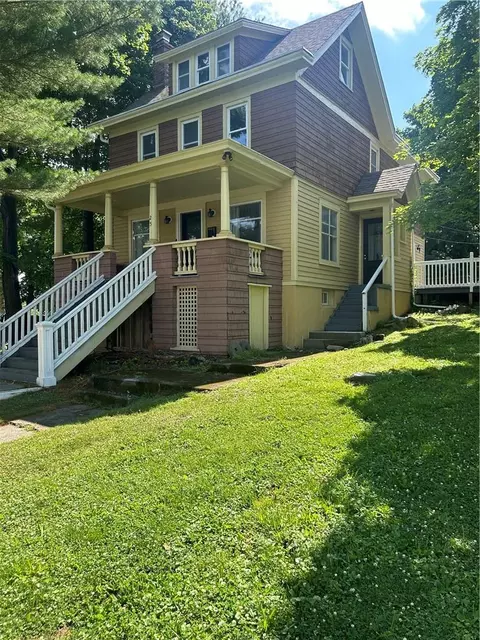 25 Maple St, Walden, NY 12586