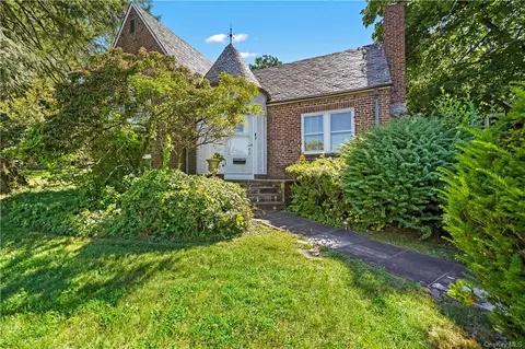 4 Maple St, Greenburgh, NY 10523
