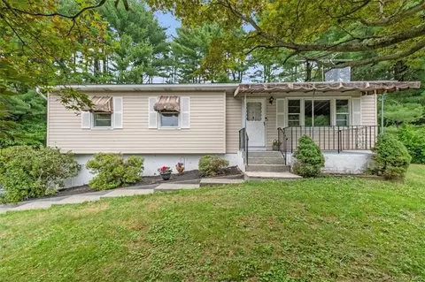 5 Primrose Ct, Wappinger, NY 12590