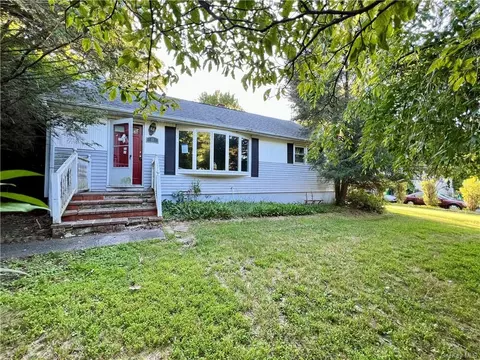 11 Cheryl St, Ramapo, NY 10977