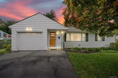 13 Curie Rd, Cornwall On Hudson, NY 12520