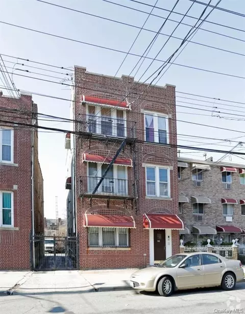 946 E 227th St, Bronx, NY 10466 photo 1