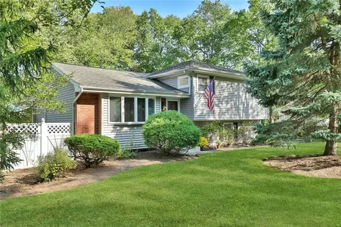 45 Barry Ln, Clarkstown, NY 10954