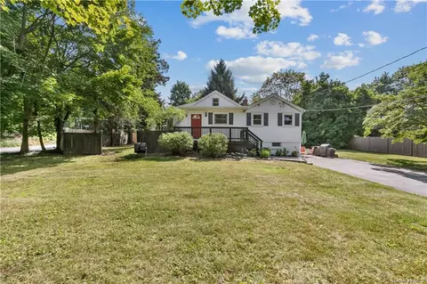4 Roslyn Rd, Kent, NY 10512