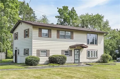 25 Pine Echo Dr, Poughkeepsie, NY 12601