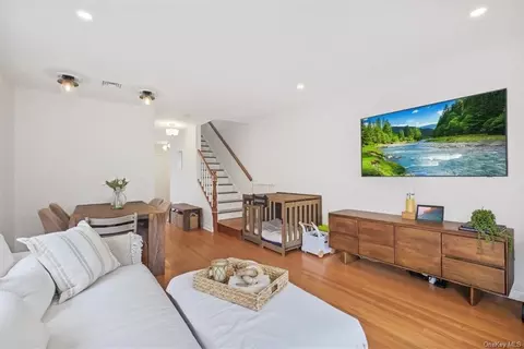 23 Knoll Vw, Ossining, NY 10562