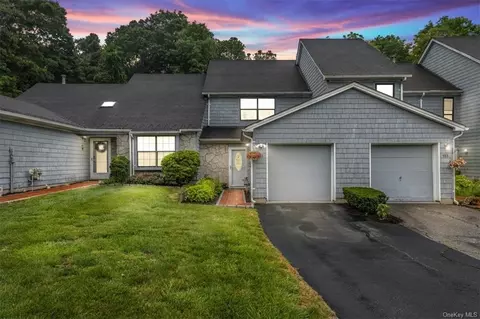 111 Jonathan Dr, Mahopac, NY 10541