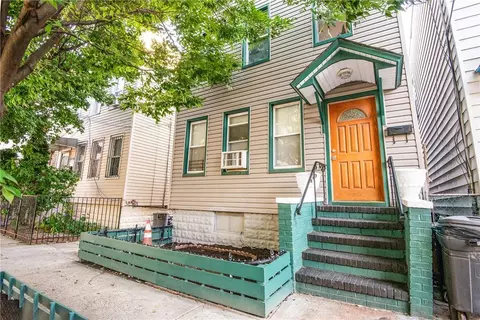 1721 Montgomery Pl, New York, NY 10461